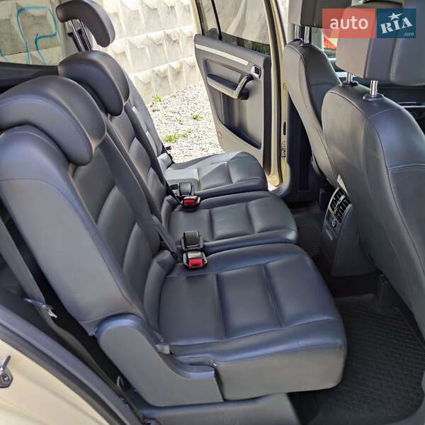 Минивэн Volkswagen Touran 2015 в Ивано-Франковске