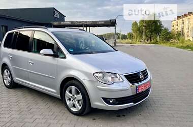 Минивэн Volkswagen Touran 2009 в Николаеве