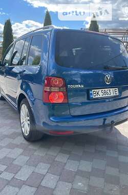 Мінівен Volkswagen Touran 2007 в Сарнах