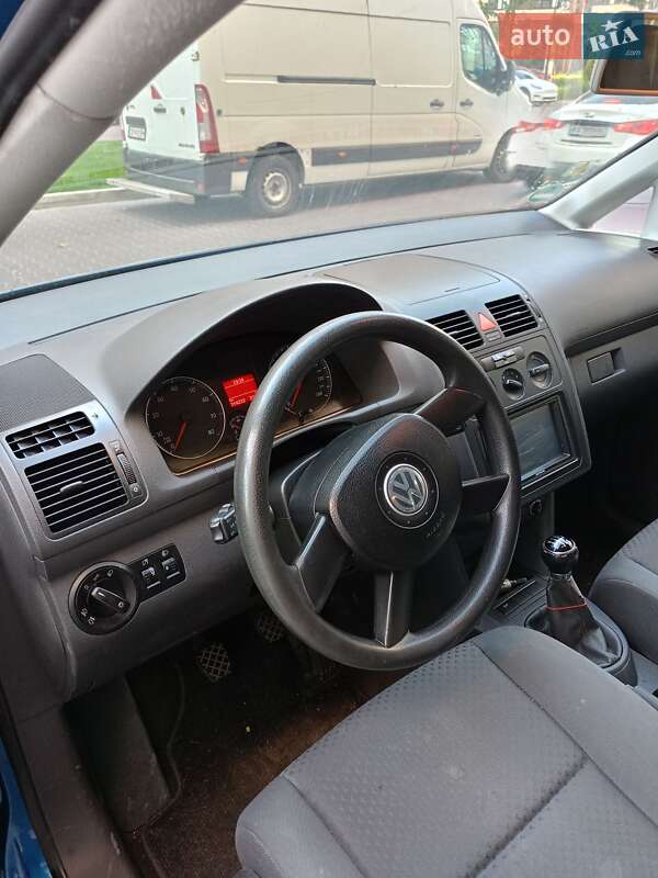 Минивэн Volkswagen Touran 2005 в Олевске