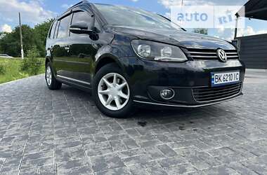 Минивэн Volkswagen Touran 2011 в Корце