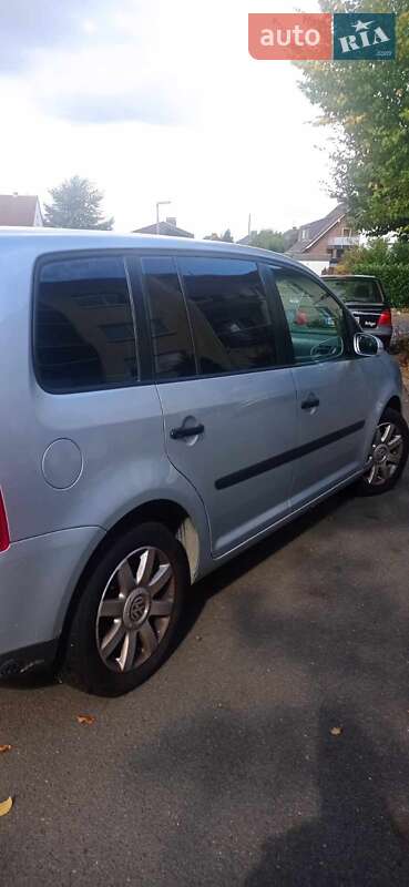 Минивэн Volkswagen Touran 2004 в Черновцах