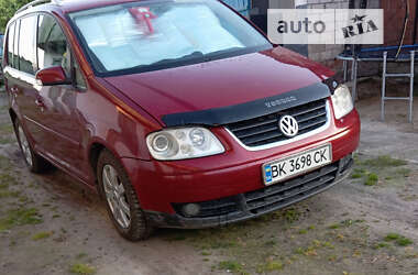 Минивэн Volkswagen Touran 2004 в Дубровице