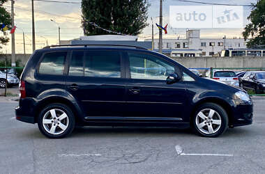 Минивэн Volkswagen Touran 2007 в Киеве