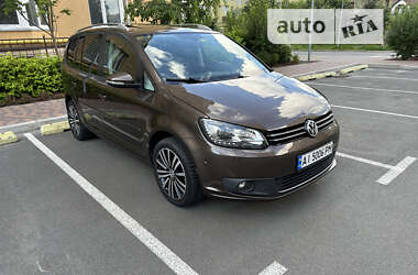 Минивэн Volkswagen Touran 2012 в Вишневом