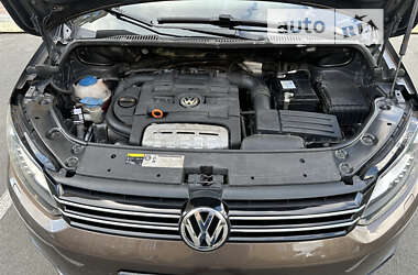 Минивэн Volkswagen Touran 2012 в Вишневом