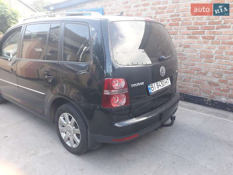 Минивэн Volkswagen Touran 2007 в Шишаки