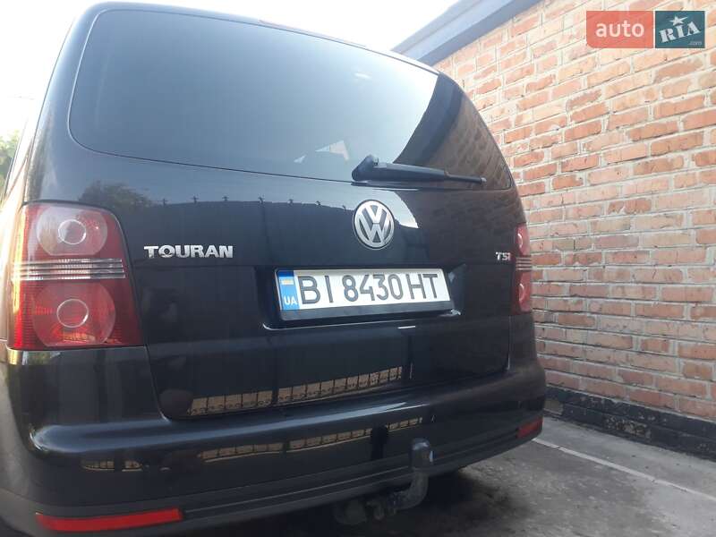 Минивэн Volkswagen Touran 2007 в Шишаки