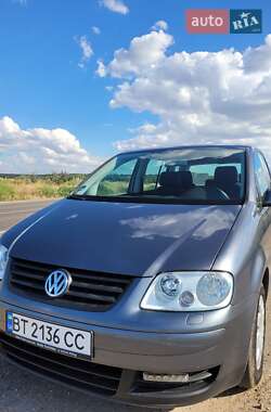 Минивэн Volkswagen Touran 2006 в Снигиревке