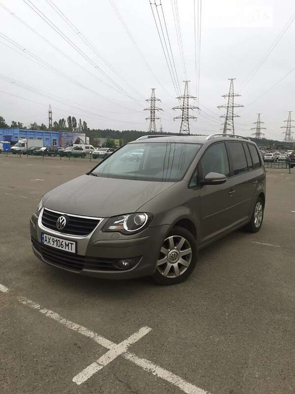 Минивэн Volkswagen Touran 2010 в 