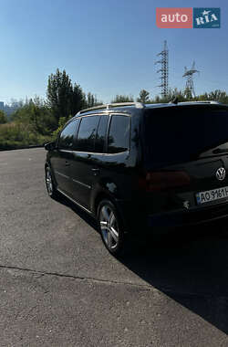 Минивэн Volkswagen Touran 2011 в 