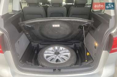 Минивэн Volkswagen Touran 2012 в 
