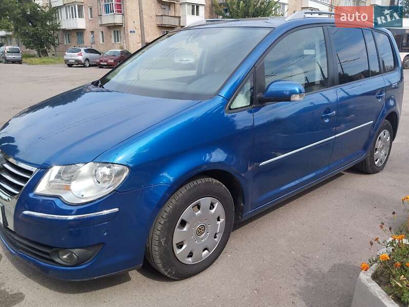 Мінівен Volkswagen Touran 2008 в Луцьку