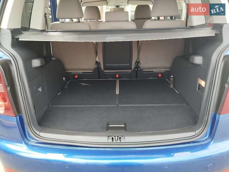 Мінівен Volkswagen Touran 2008 в Луцьку