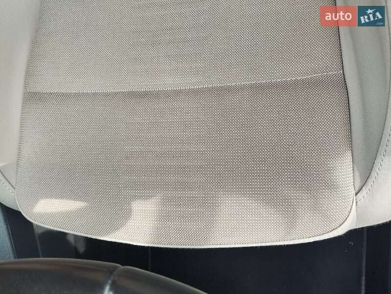 Мінівен Volkswagen Touran 2008 в Луцьку