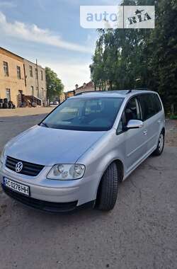 Минивэн Volkswagen Touran 2006 в Владимир-Волынском