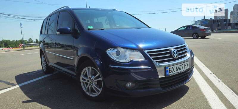 Мінівен Volkswagen Touran 2009 в Києві