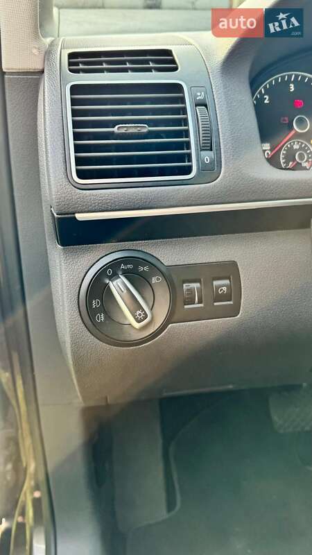 Минивэн Volkswagen Touran 2011 в Самборе