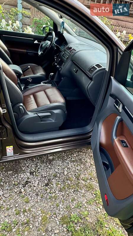 Минивэн Volkswagen Touran 2011 в Самборе