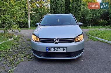 Мінівен Volkswagen Touran 2012 в 
