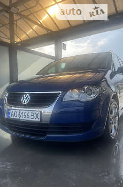 Минивэн Volkswagen Touran 2007 в Хусте