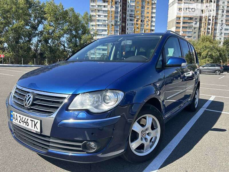 Мінівен Volkswagen Touran 2007 в Києві