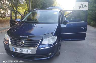 Минивэн Volkswagen Touran 2008 в Ровно