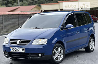 Минивэн Volkswagen Touran 2004 в Межгорье