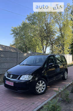 Минивэн Volkswagen Touran 2004 в Хороле