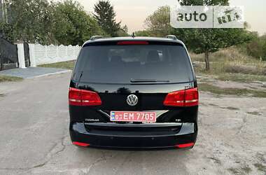 Минивэн Volkswagen Touran 2011 в Коростене