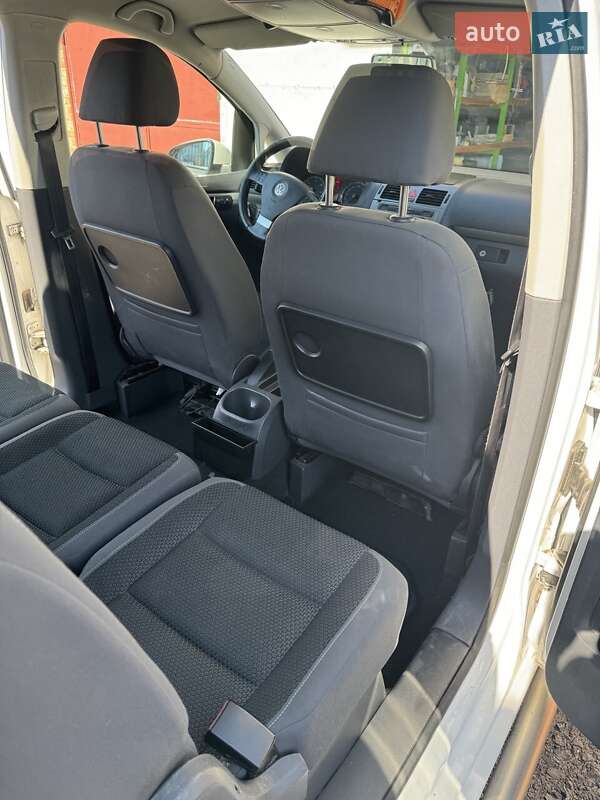Мінівен Volkswagen Touran 2010 в Луцьку