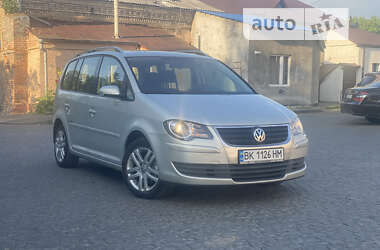 Минивэн Volkswagen Touran 2009 в Луцке