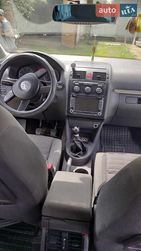 Мінівен Volkswagen Touran 2006 в Долині