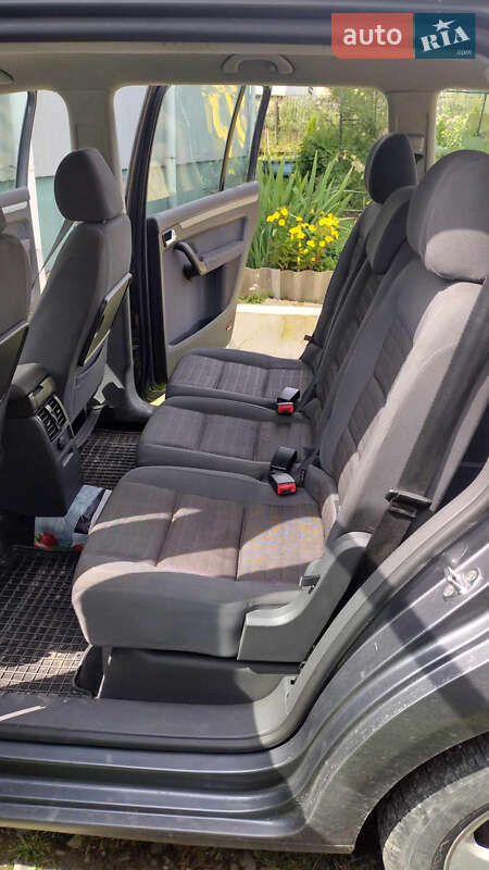 Мінівен Volkswagen Touran 2006 в Долині