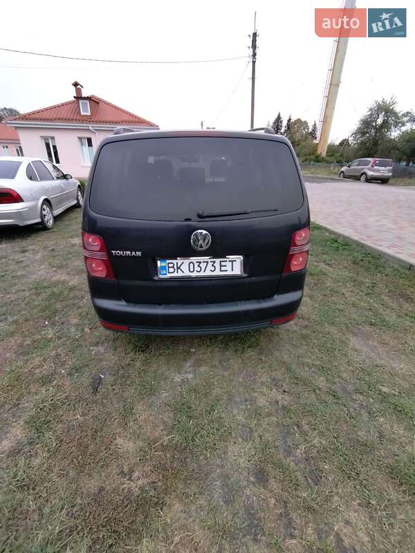 Минивэн Volkswagen Touran 2007 в Владимирце