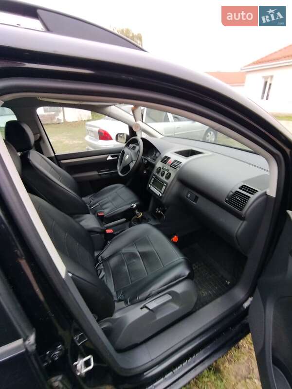 Минивэн Volkswagen Touran 2007 в Владимирце