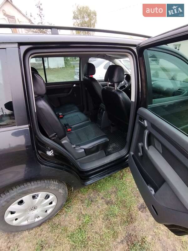 Минивэн Volkswagen Touran 2007 в Владимирце