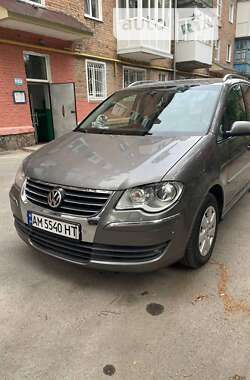 Мінівен Volkswagen Touran 2008 в Звягелі