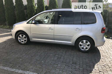 Мінівен Volkswagen Touran 2010 в Чернівцях