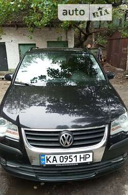 Минивэн Volkswagen Touran 2007 в Киеве