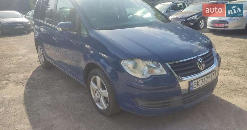 Мінівен Volkswagen Touran 2008 в Луцьку