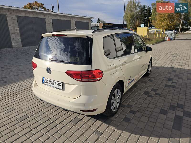 Микровэн Volkswagen Touran 2018 в Березному