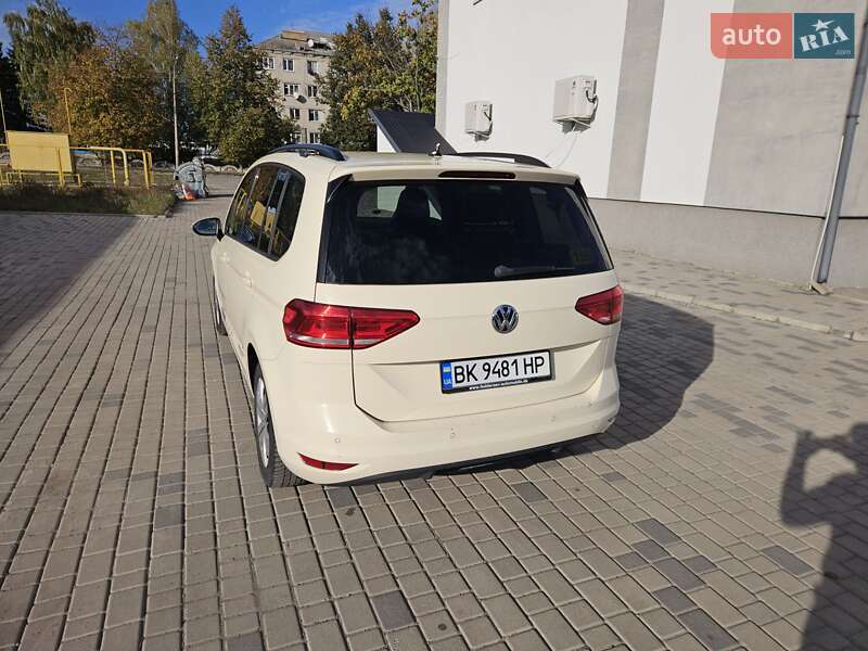 Микровэн Volkswagen Touran 2018 в Березному