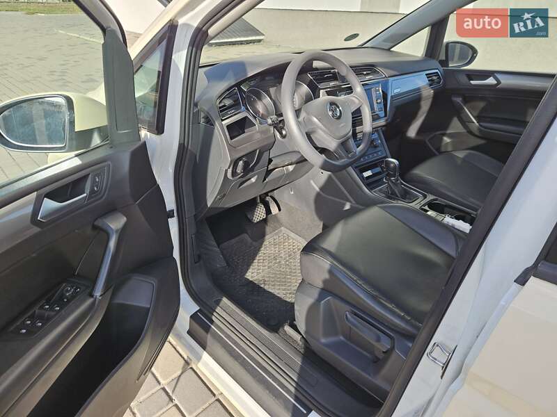 Микровэн Volkswagen Touran 2018 в Березному