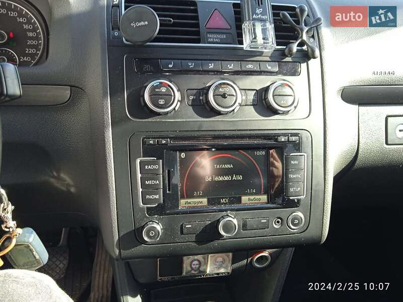 Минивэн Volkswagen Touran 2013 в Великом Березном