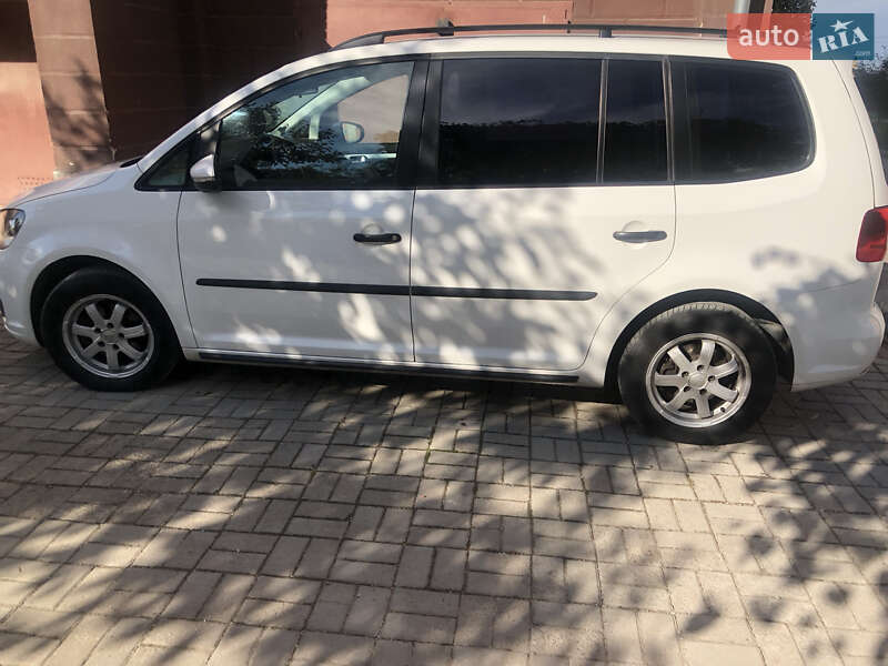 Мінівен Volkswagen Touran 2011 в Чорткові