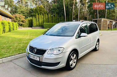 Мінівен Volkswagen Touran 2008 в Києві