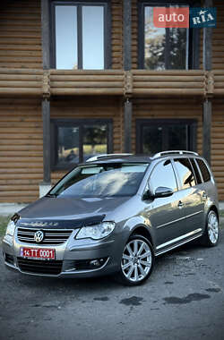 Мінівен Volkswagen Touran 2010 в Дубні