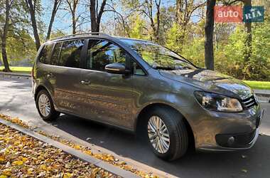 Мінівен Volkswagen Touran 2015 в Києві