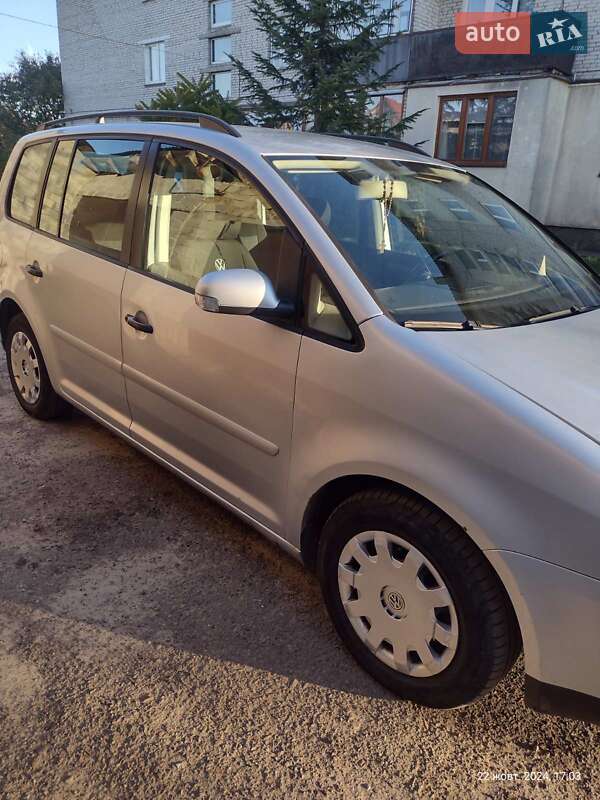 Мінівен Volkswagen Touran 2005 в Городку